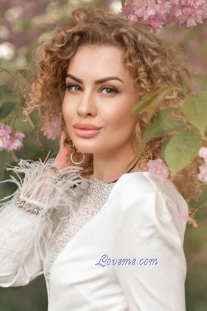 221665 - Yuliia Age: 38 - Ukraine