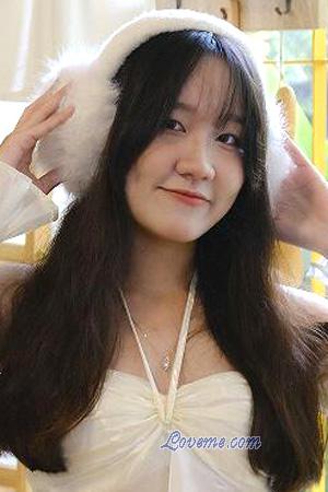 229361 - Ngoc Tran Age: 21 - Vietnam